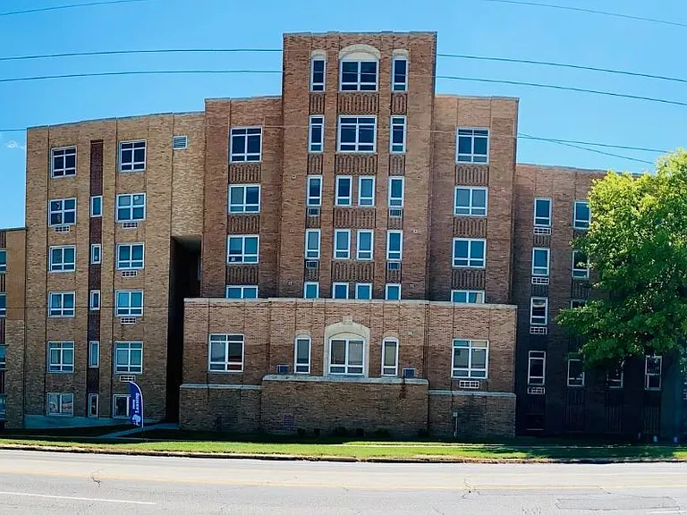 Madison Street Apartments — Photo 1