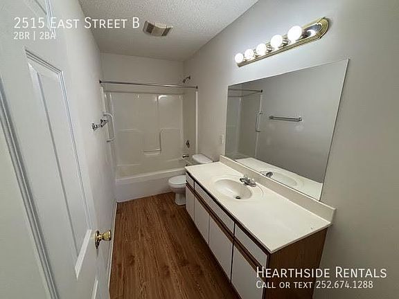 4th image of 2515 East St #B