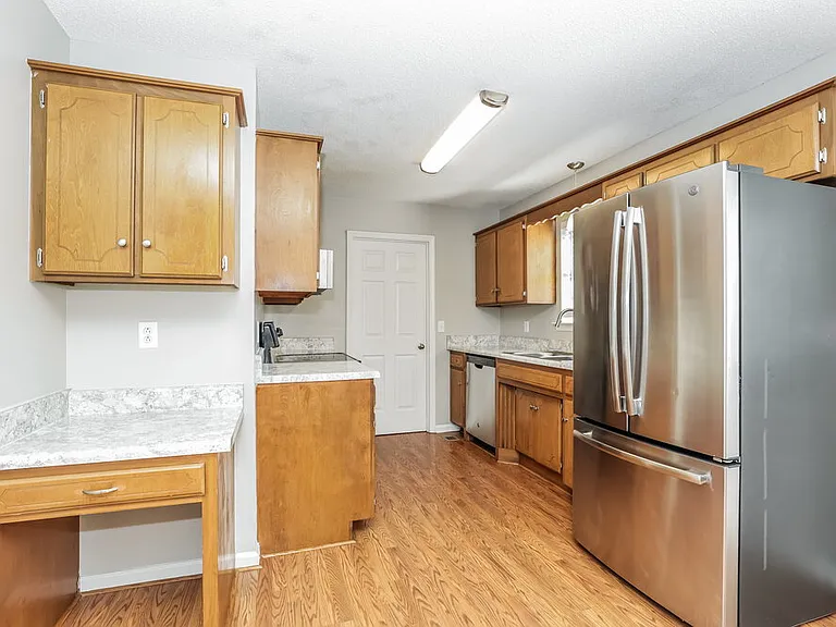 2826 Henderson Ln — Photo 7