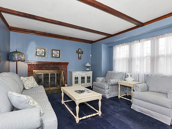 2nd image of 24 Leslie Ln