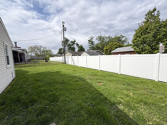 3rd image of 1 Cottonwood St