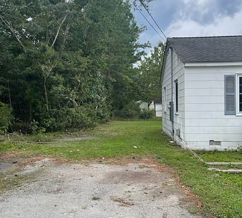 4th image of 2108 Thompson Dr #B