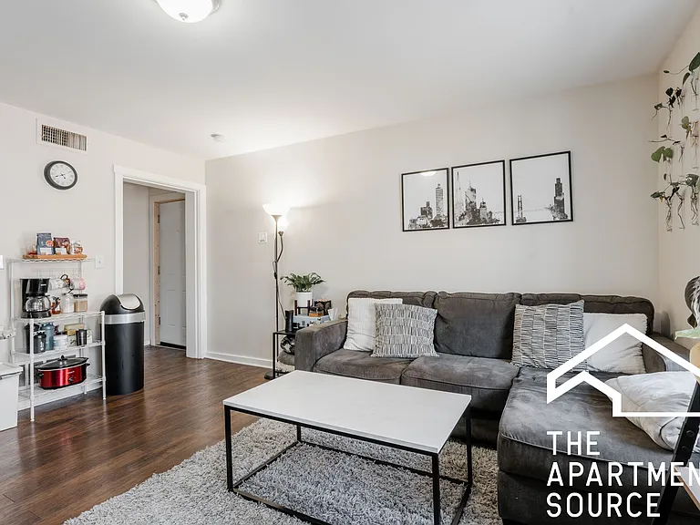 1501 W Fullerton Ave #2R — Photo 3