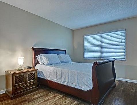3rd image of 402 Tilford S #402