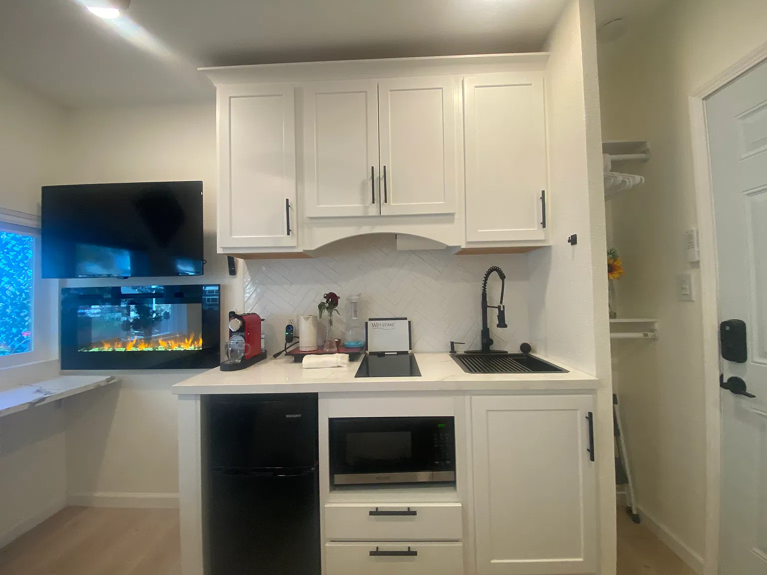 1 bed, 220 sqft, $1,799 — Photo 4