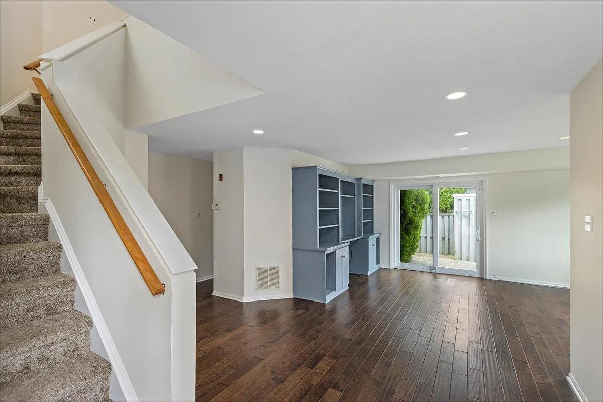 2 bed, 1.5 bath, 1340 sqft, $2,650 — Photo 2