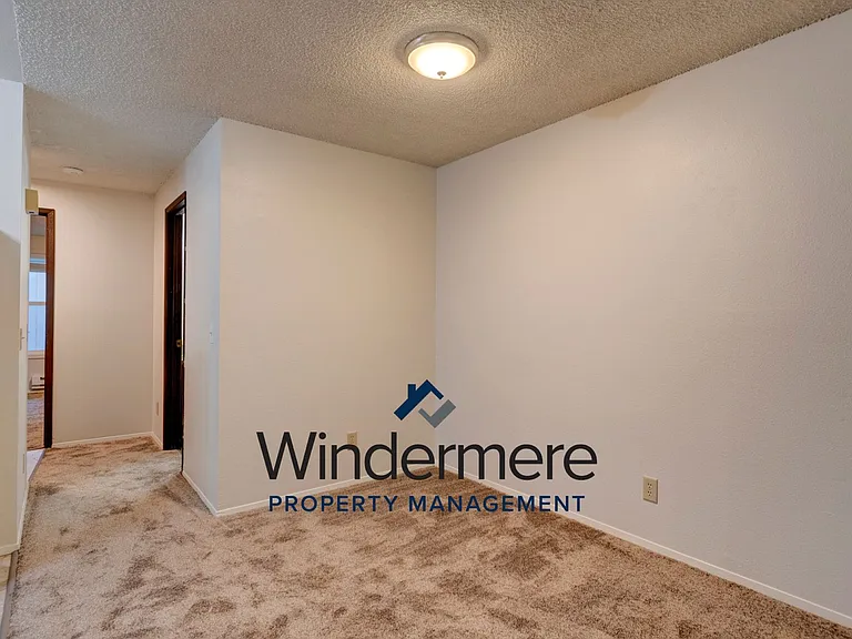 M0646-Prairie Village - 304 N. Main St — Photo 6