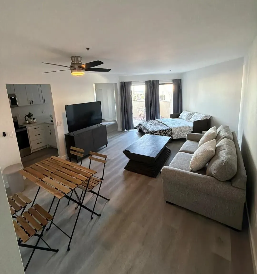 4465 Ocean Blvd — Photo 2