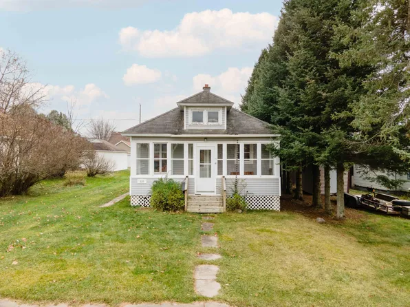 420 Amber St, Iron River, MI