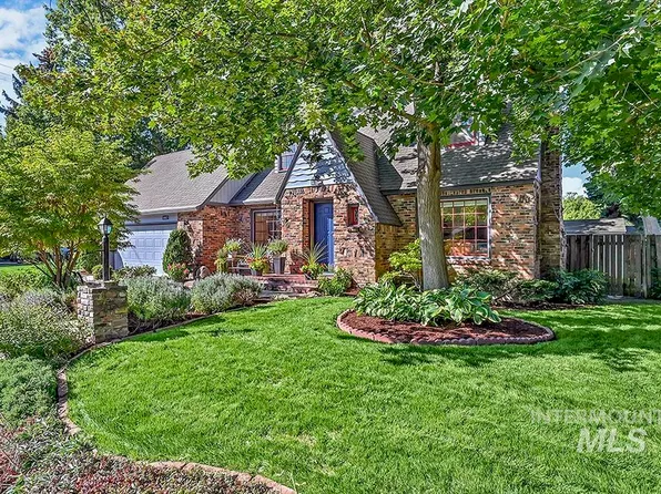 3907 N Oak Park Pl, Boise, ID 83703