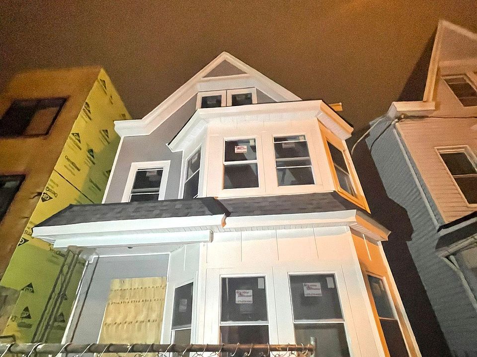 2nd image of 20 Rose St Floor 2