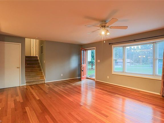 3rd image of 25 Hillside Park Dr
