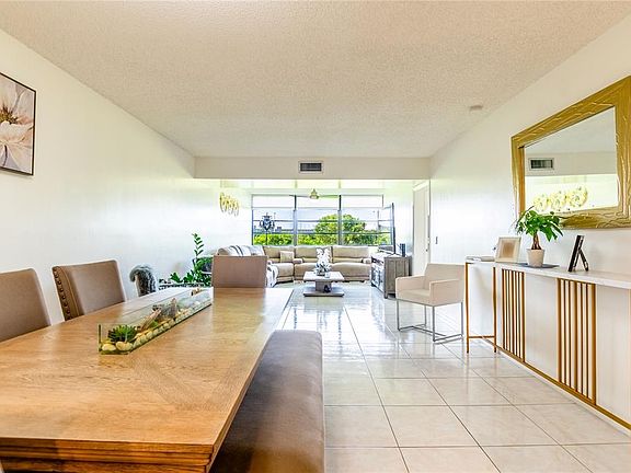 5th image of 1508 WHITEHALL DRIVE #206