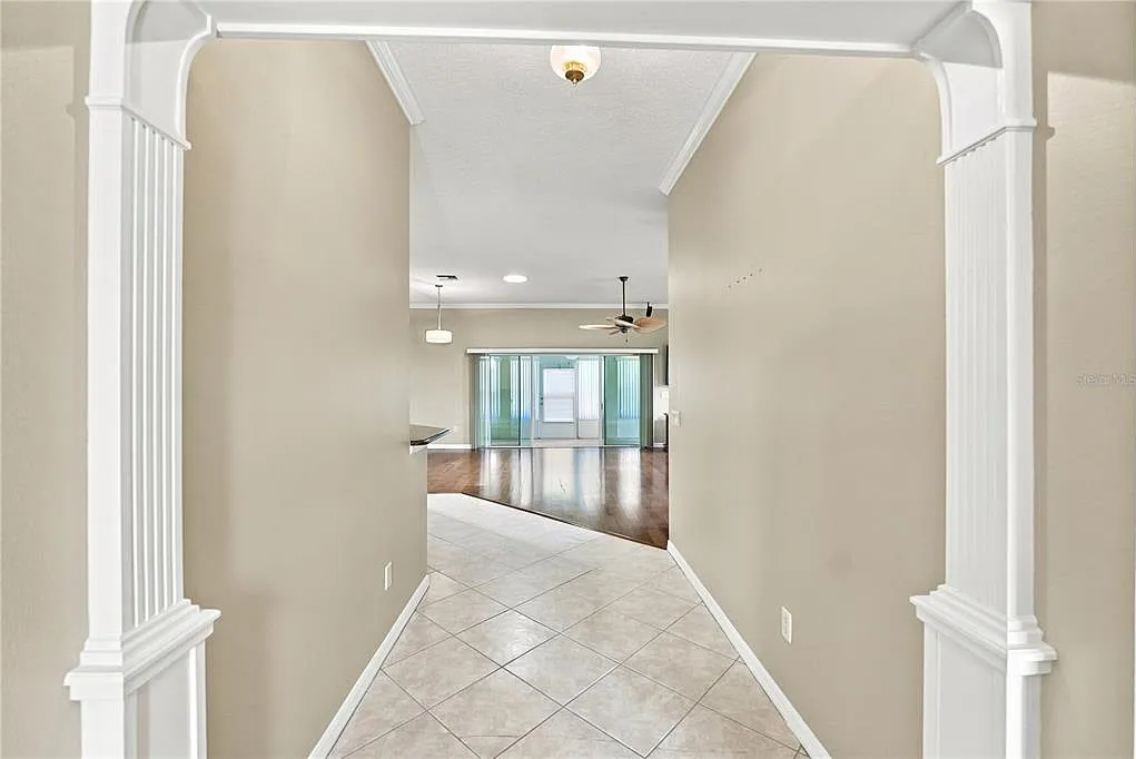 3 bed, 2.0 bath, 1884 sqft, $2,500 — Photo 3