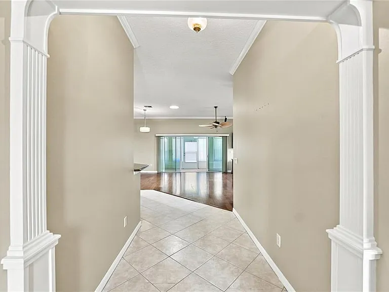 1304 De La Garza Pl — Photo 3