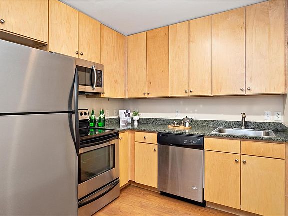 2nd image of 314 N Broadway Ave Unit 506