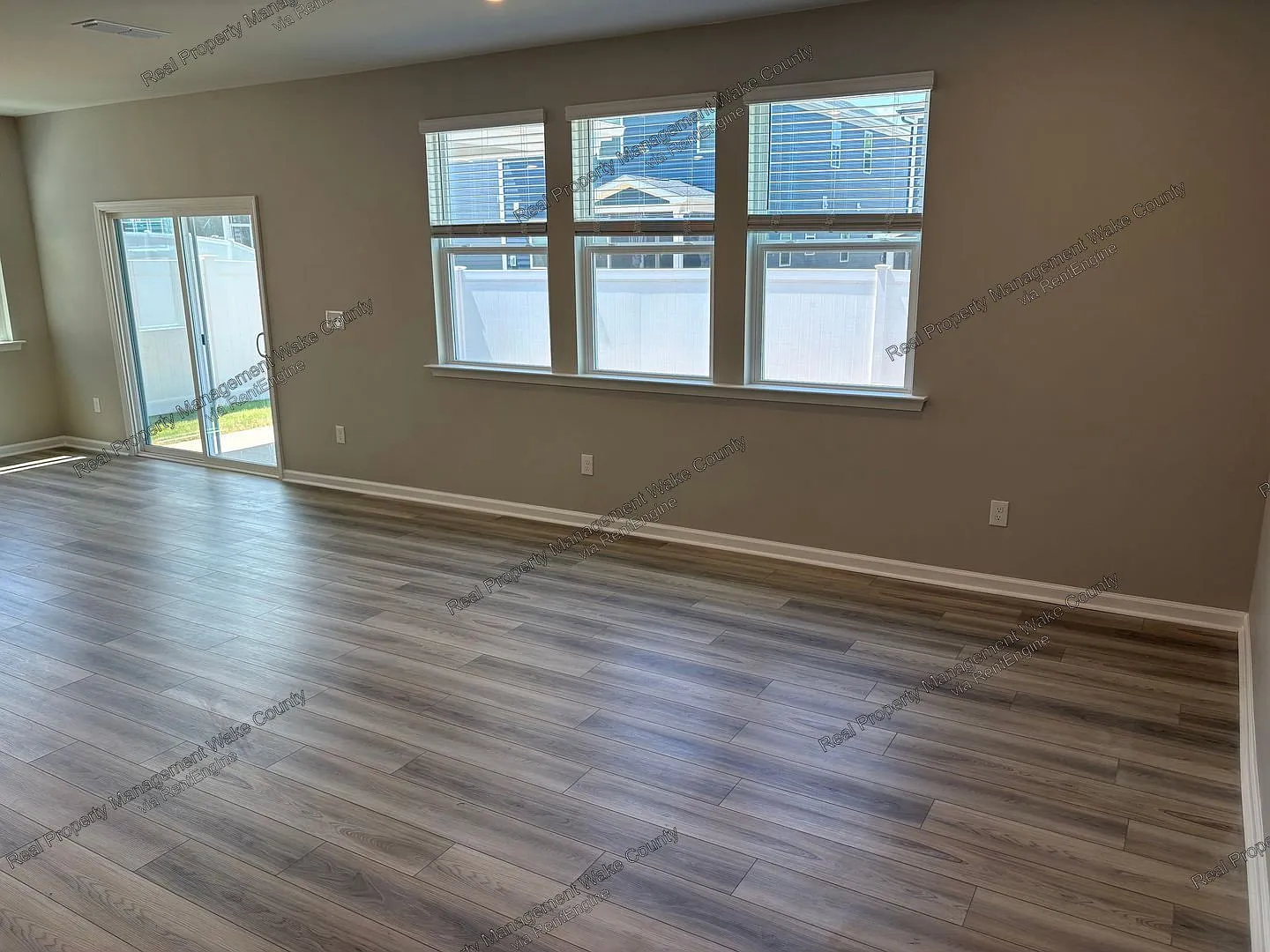 3 bed, 2.5 bath, 2277 sqft, $2,075 — Photo 4
