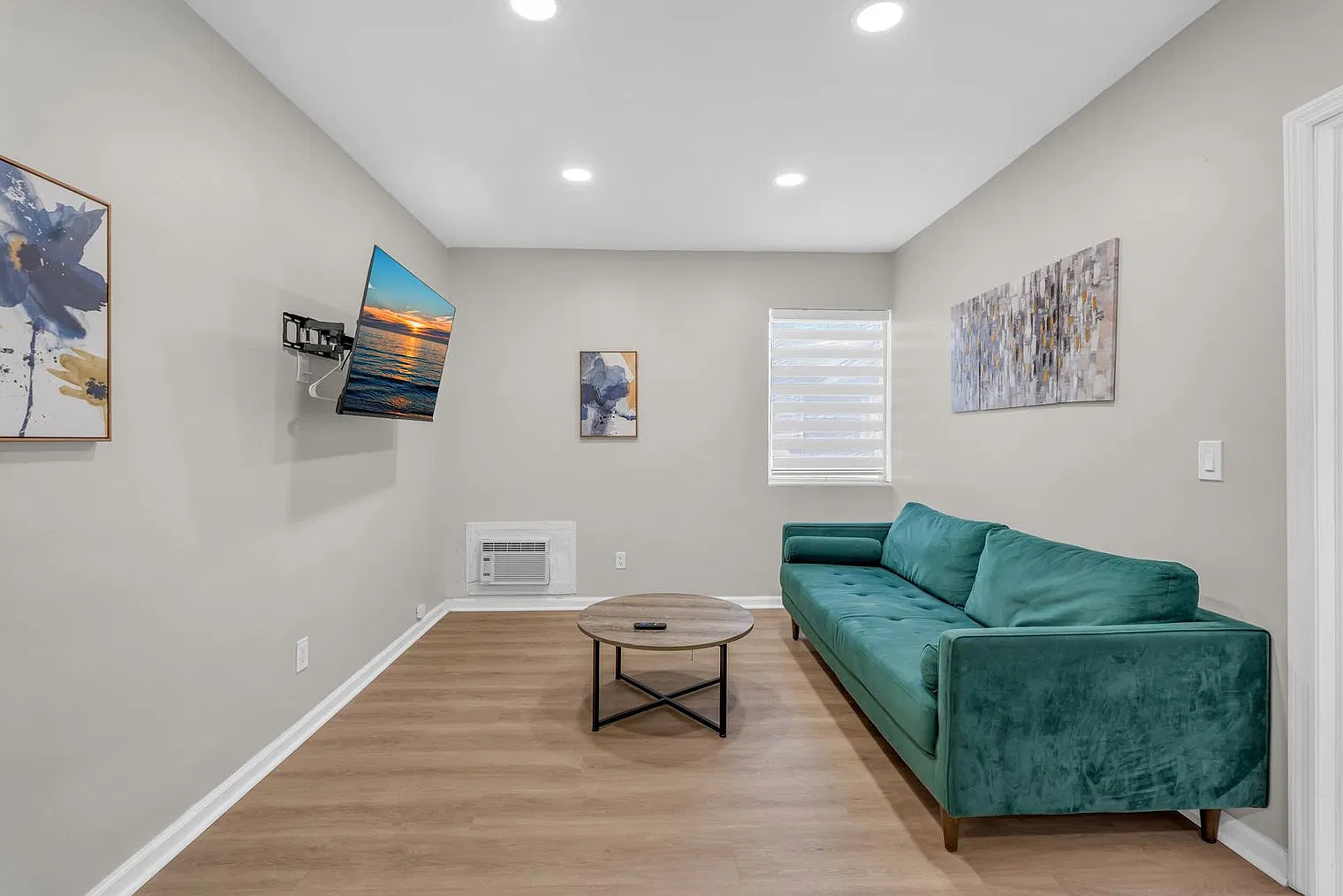 2 bed, 1.0 bath, 990 sqft, $7,174 — Photo 1