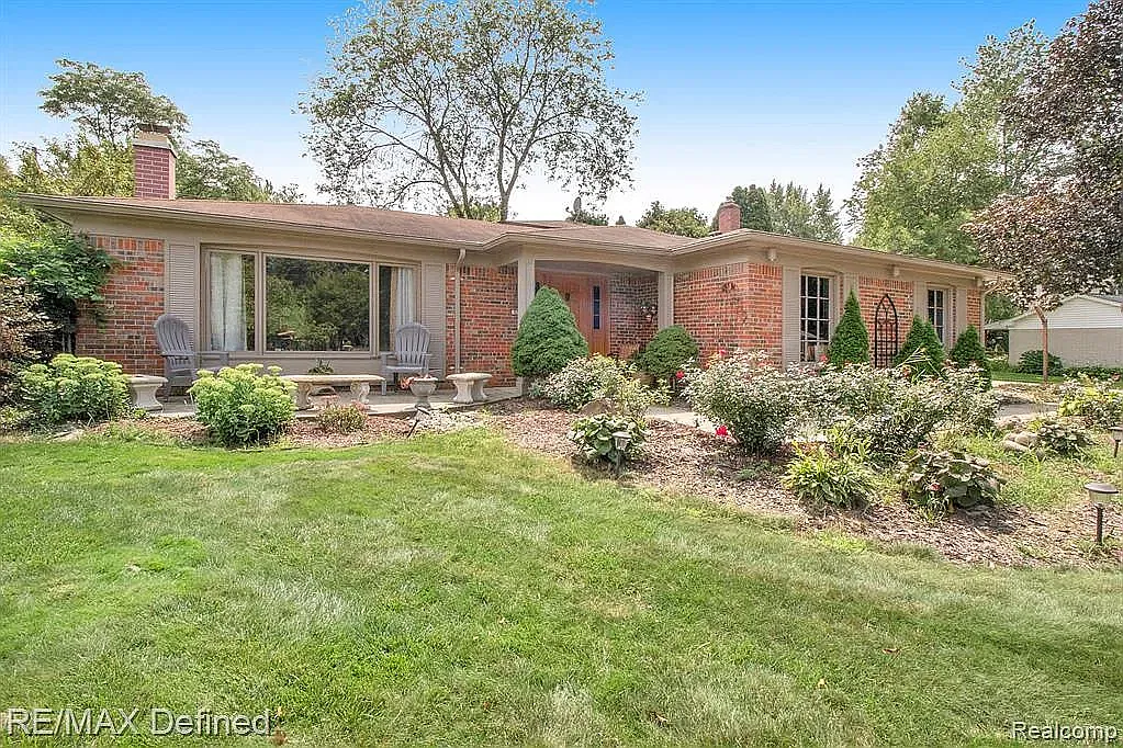 4302 Stonehenge Ct — Photo 1