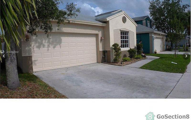 1st image of 256 W Riverbend Dr