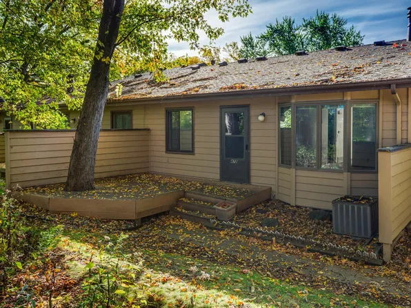 472 W Eagle Lake Dr, Maple Grove, MN 55369