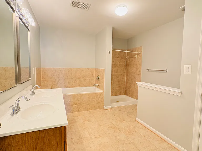 11187 Wortham Crest Cir — Photo 8