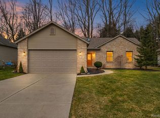 4039 Stoney Creek Dr, Fort Gratiot, MI 48059