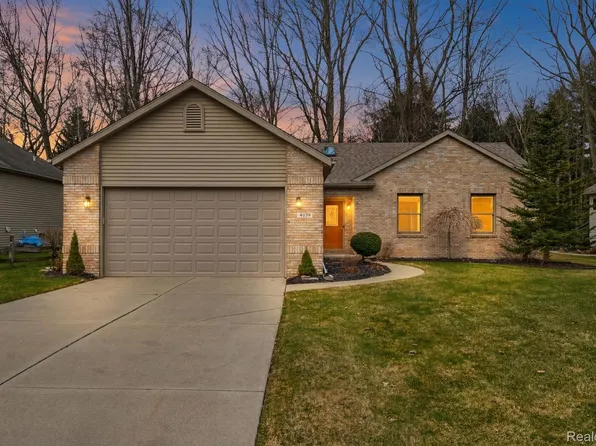 4039 Stoney Creek Dr, Fort Gratiot, MI 48059