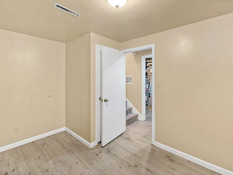1401 Sanderson Ave — Photo 21