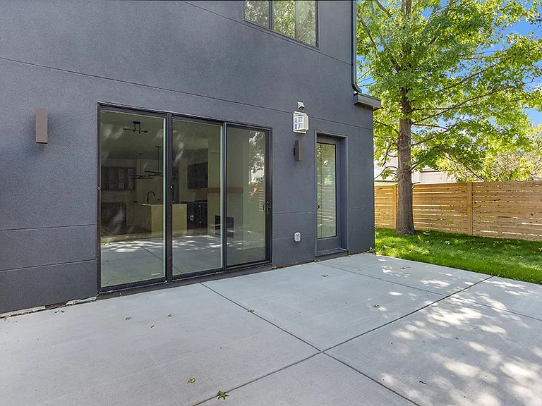 4225 Mariposa St — Photo 27