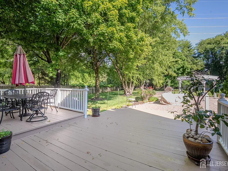 61 Amherst Way — Photo 48