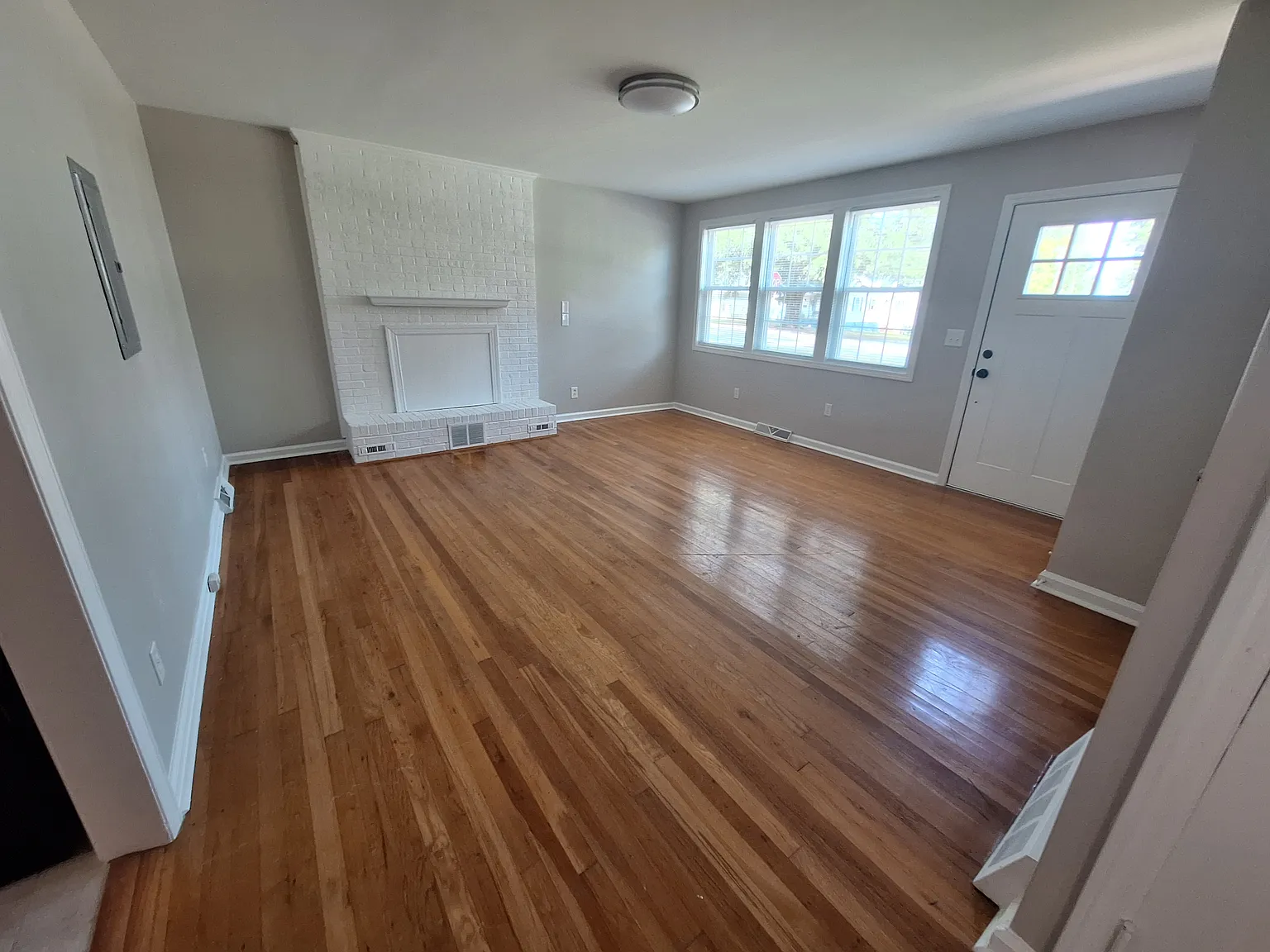 2 bed, 1.5 bath, 1250 sqft, $2,295 — Photo 2