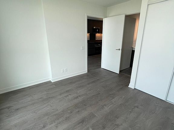 3rd image of 39 Mary St #1512