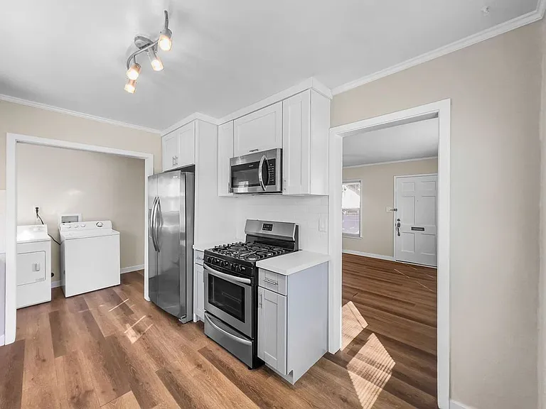 2332 Westwood St — Photo 7