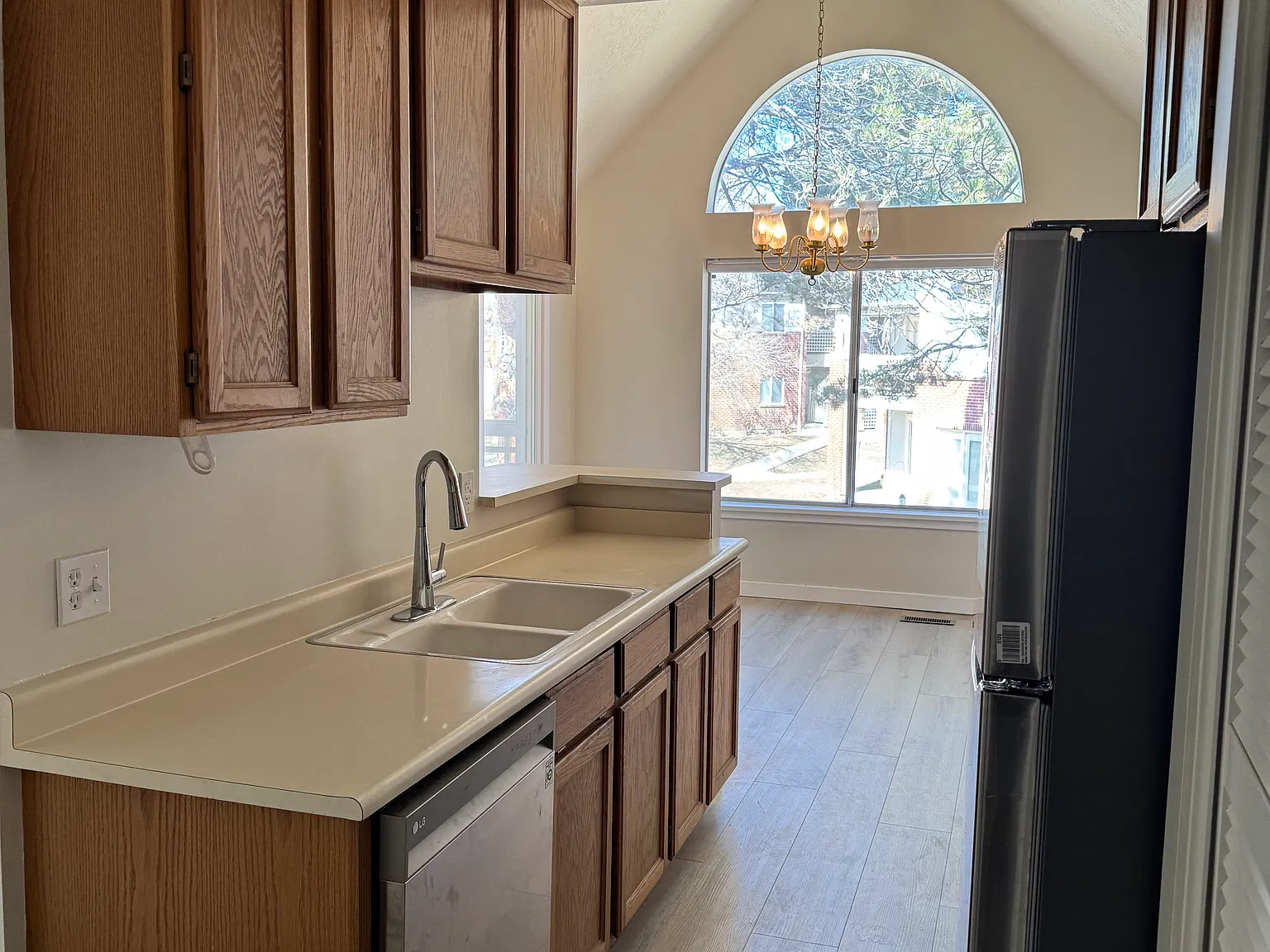 2 bed, 980 sqft, $1,800 — Photo 3