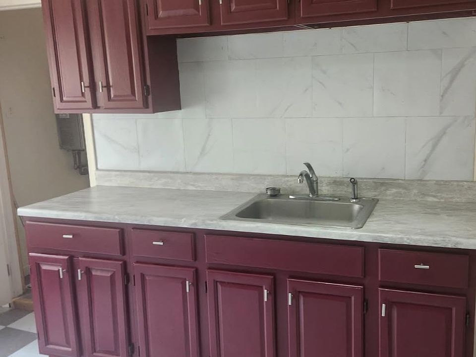 1st image of 322 S 2nd St APT 2