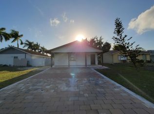 105 6th St SE, Naples, FL 34117