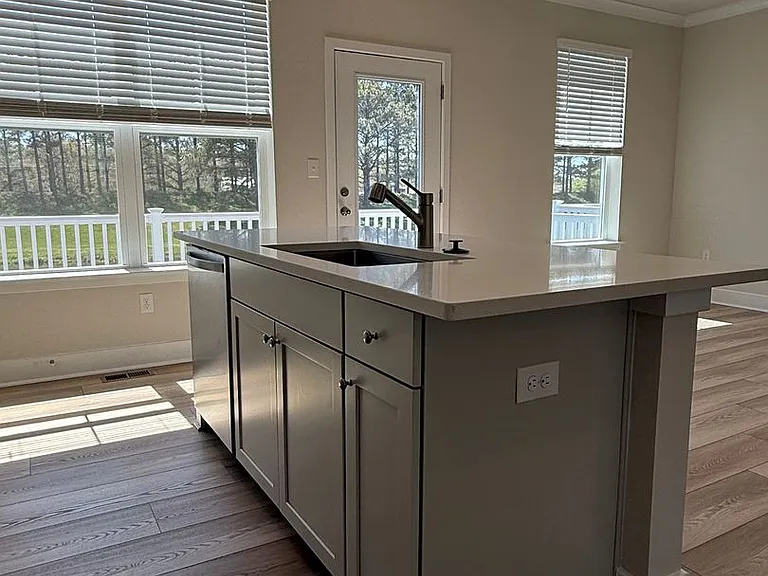 2108 Winterberry Ln — Photo 5