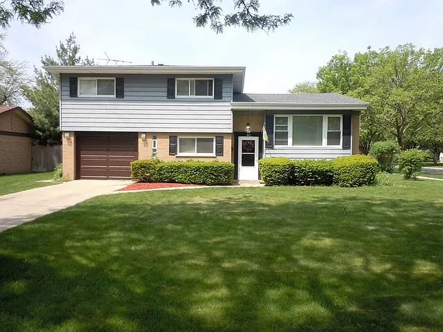 447 Locust Rd photo 1