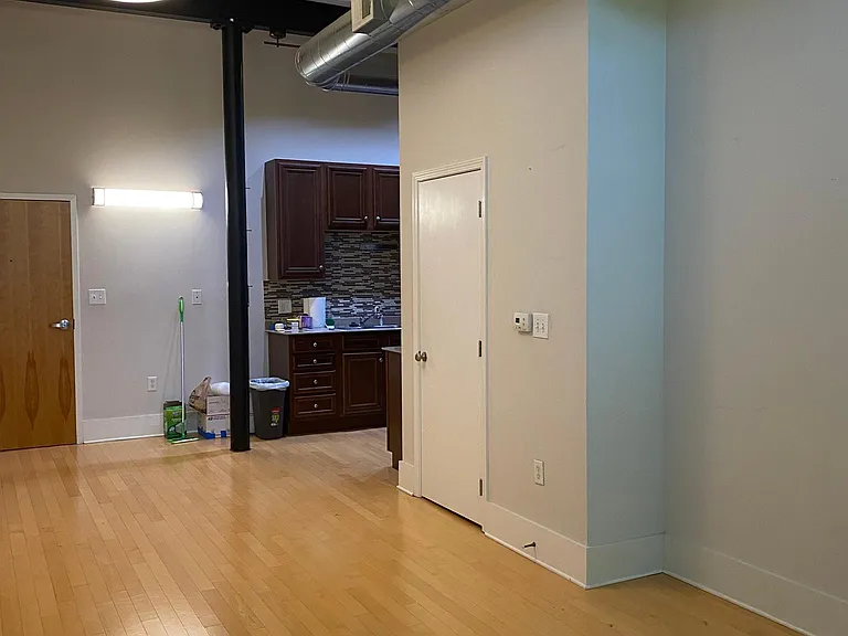 140 E Glenwood Ave #212 — Photo 1