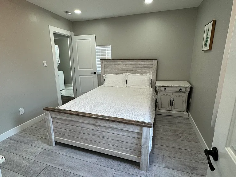 328 N Euclid Ave #C — Photo 1