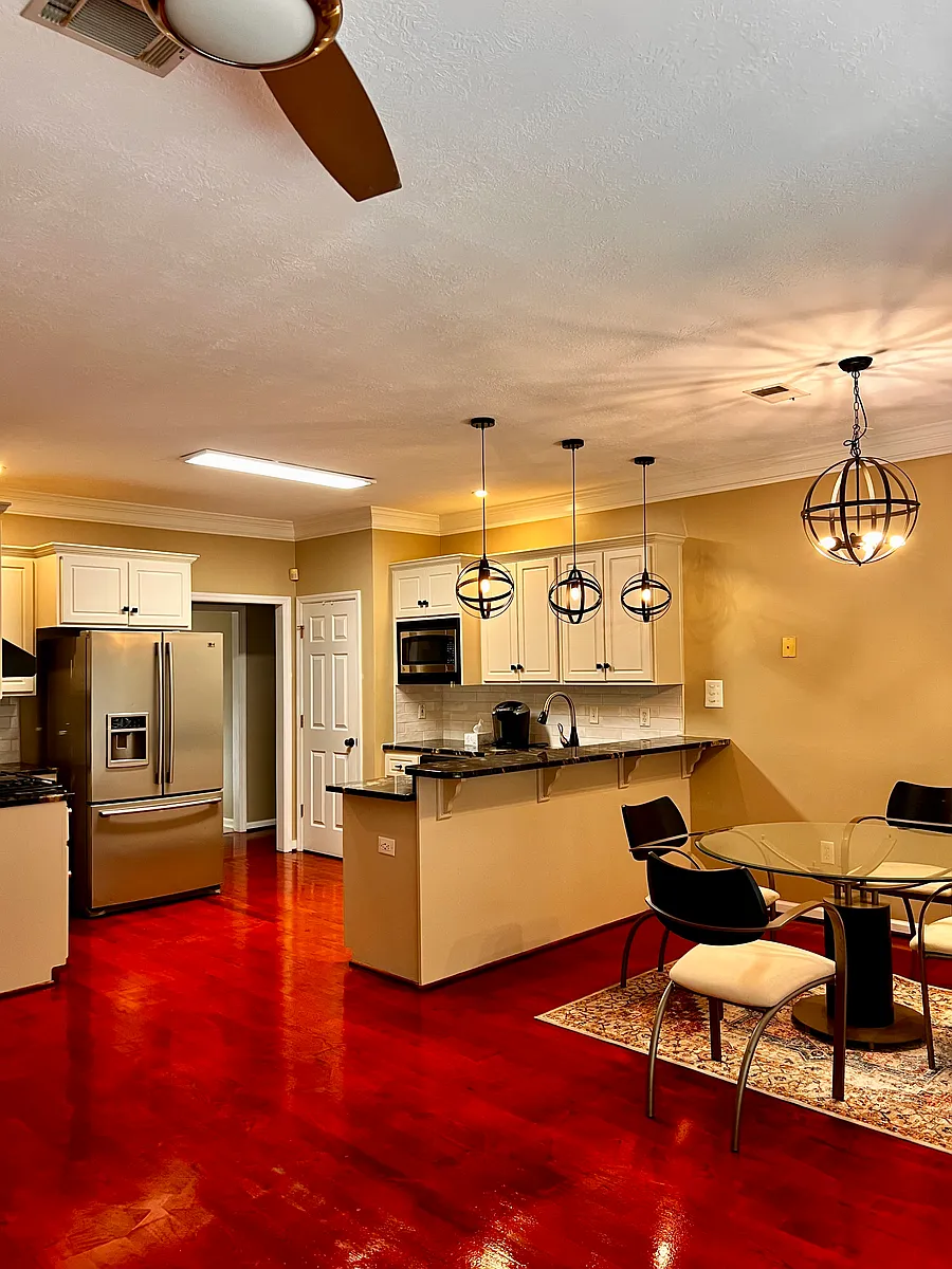 Building Photo - 4046 Dowling Dr