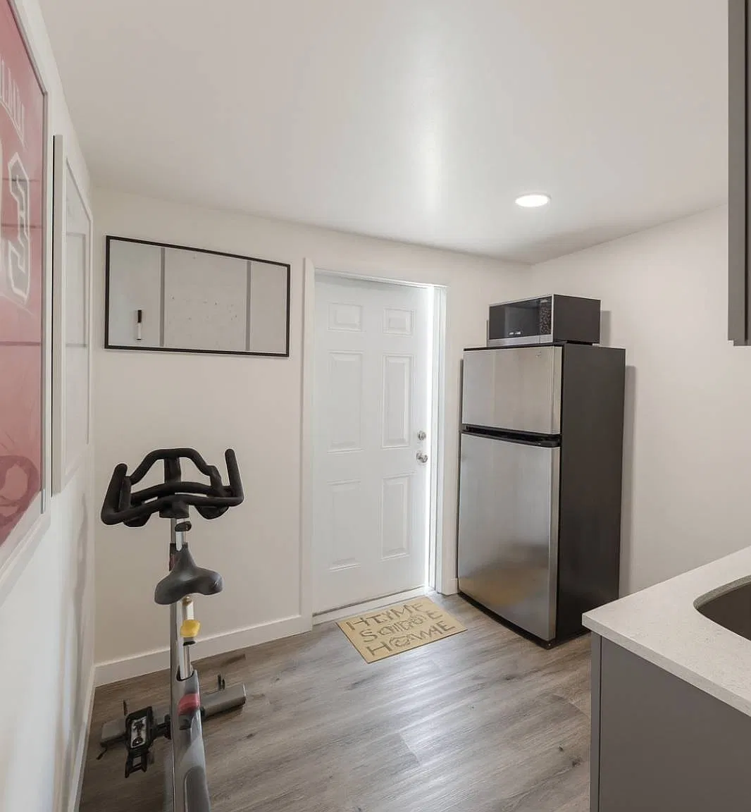 Studio, 1.0 bath, 450 sqft, $1,500 — Photo 3