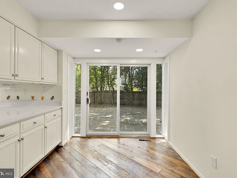 8416 Fox Run — Photo 21