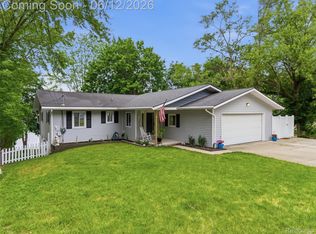 258 Lakeside Dr, Howell, MI 48843