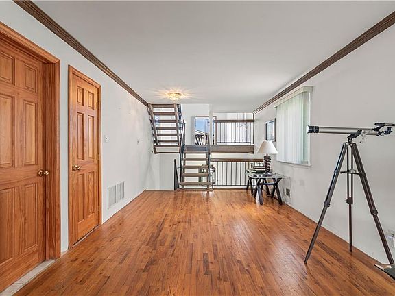 5th image of 104 Shotwell Ave