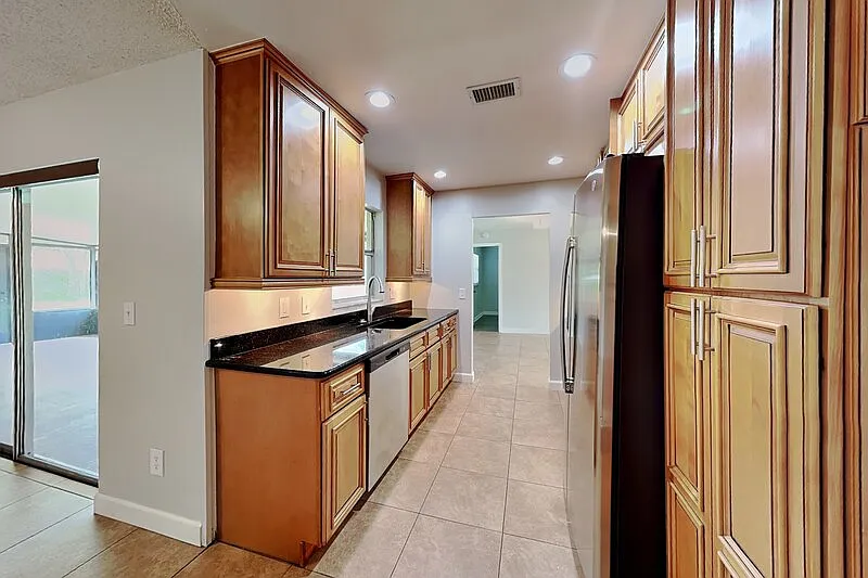 4 bed, 2.0 bath, 1625 sqft, $2,499 — Photo 2