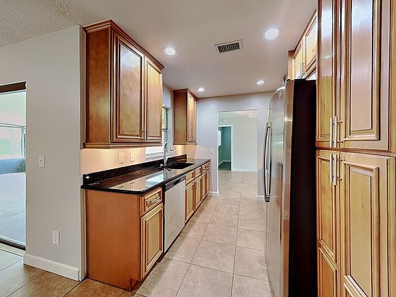 2nd image of 1016 Manchester Cir