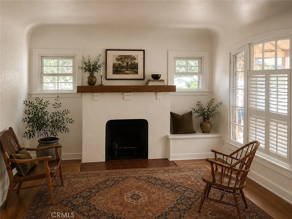 3 bed, 1000 sqft, $3,300 — Photo 2