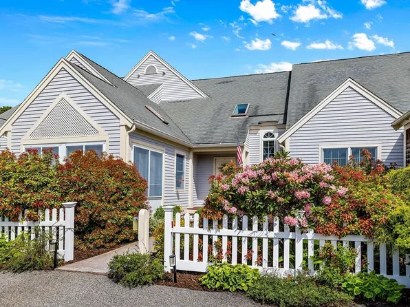 83 Blue Spruce Way #83, Mashpee, MA 02649